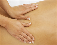 Soins du dos : massage californien aux huiles essentielles